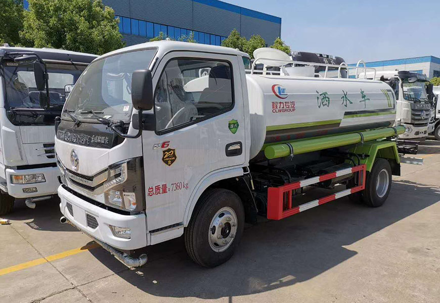 東風(fēng)多利卡5方灑水車(chē)圖片 