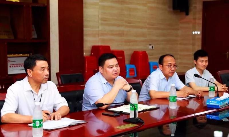 華菱星馬集團(tuán)劉漢如董事長(zhǎng)蒞臨程力汽車集團(tuán)商務(wù)考察暨洽談戰(zhàn)略合作項(xiàng)目