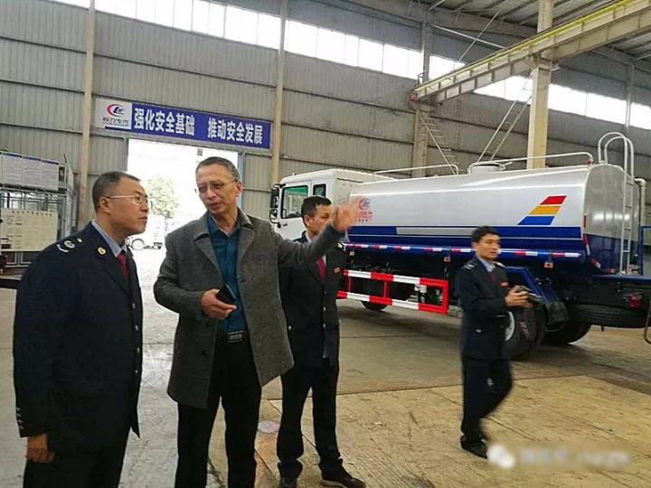 曾都區(qū)南郊國稅分局局長率隊到程力汽車集團考察調(diào)研指導(dǎo)工作